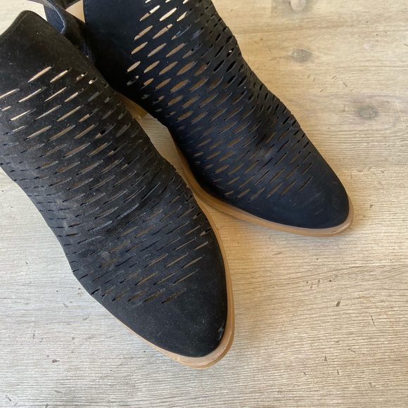 Black perforated stacked heel buckle bootie shoes - Picture 6 of 7